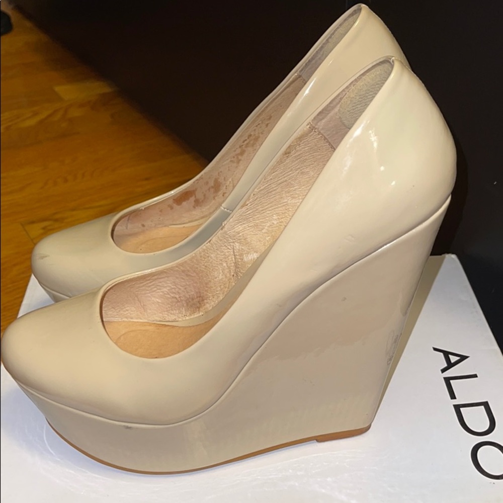 Nude paten leather Wedge heels